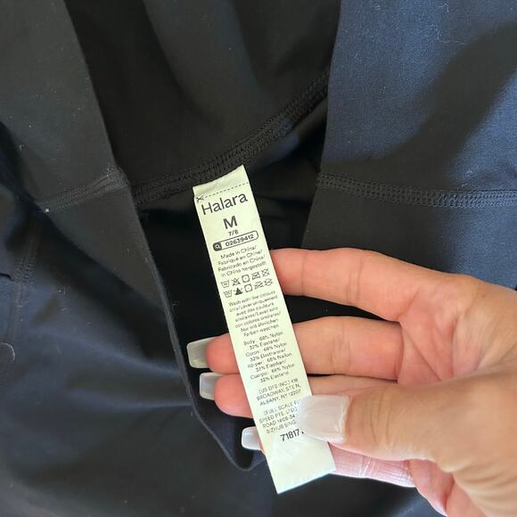 Halara Black Scrunch Butt Leggings Sz M - Picture 2 of 4